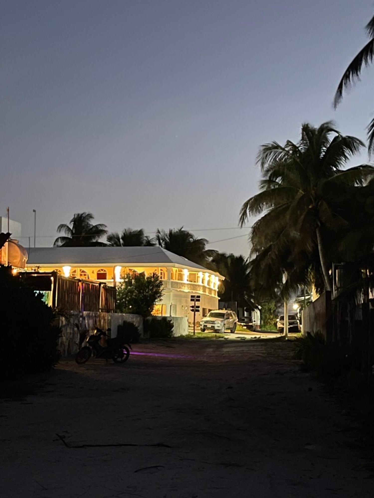 Casa Gajah Hotel Cuyo El Cuyo Exterior foto